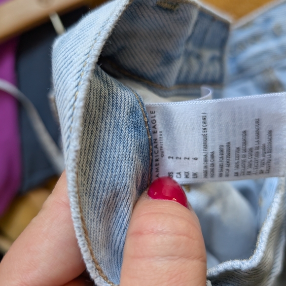 American Eagle Outfitters Light Blue Ripped Jean Shorts Mom Shorts Size 2 - Picture 6 of 7